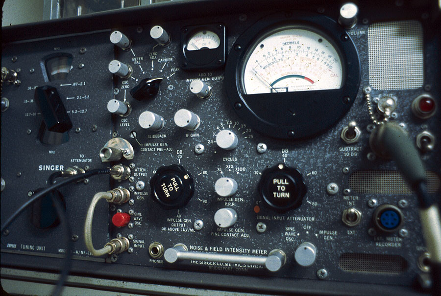 Singer/Empire NF-105 Field Intensity Meter (Orig)